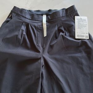 Lululemon Essential HR Trouser. New never worn